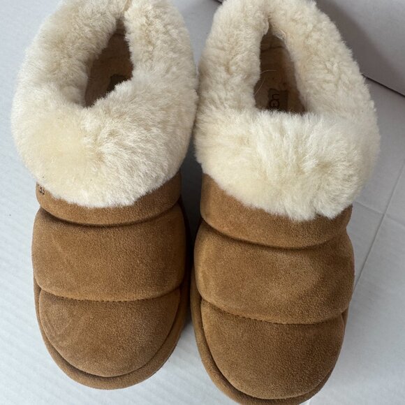 UGG Boots - Picture 4 of 9